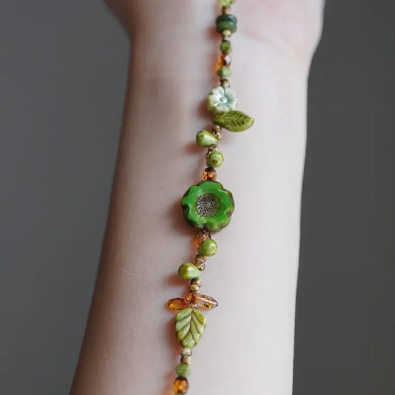 Handmade floral bracelet with a natural charm, perfect as a birthday gift for your daughter.