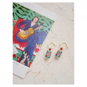 Artisan-crafted agate earrings combine vintage charm with refined handmade detailing.