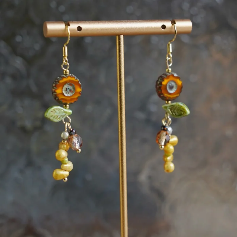 Vintage drop earrings bring a touch of freshness to daily outfits, making them a charming and easy-to-wear accessory.