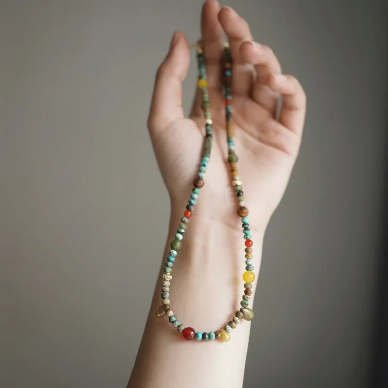 This natural turquoise vintage necklace highlights handmade charm and adds an earthy, elegant touch to daily styling.