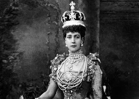 Queen Alexandra wearing a luxurious Indian-style necklace, showcasing her refined taste in jewelry from Cartier during the Edwardian era.