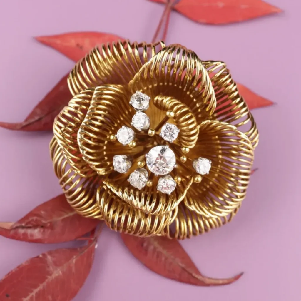 Illustration of jewelry from the 1950s-1960s Retro era, featuring larger designs due to the scarcity of precious gemstones, with diamonds and gems becoming smaller over time.
