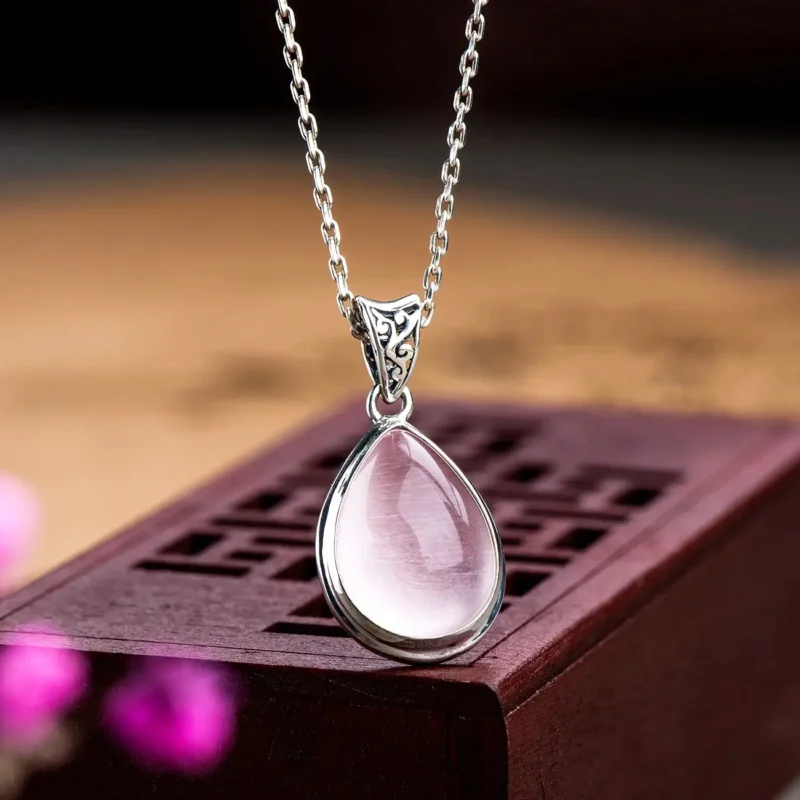 Sterling silver necklace with natural rose quartz highlights feminine elegance in a minimalist collarbone design.