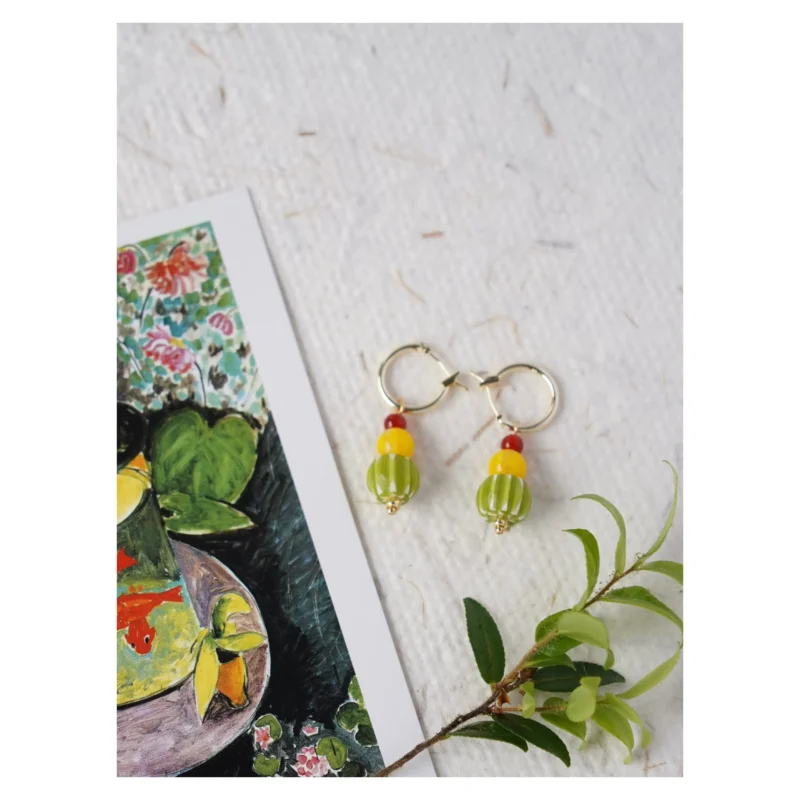 These playful earrings feature colorful glass beads with Matisse-inspired hues, perfect for daily wear and youthful style.