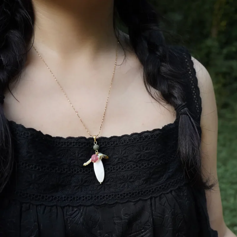 Model wears a handmade long pearl necklace, highlighting natural elegance and versatile layering with everyday outfits.