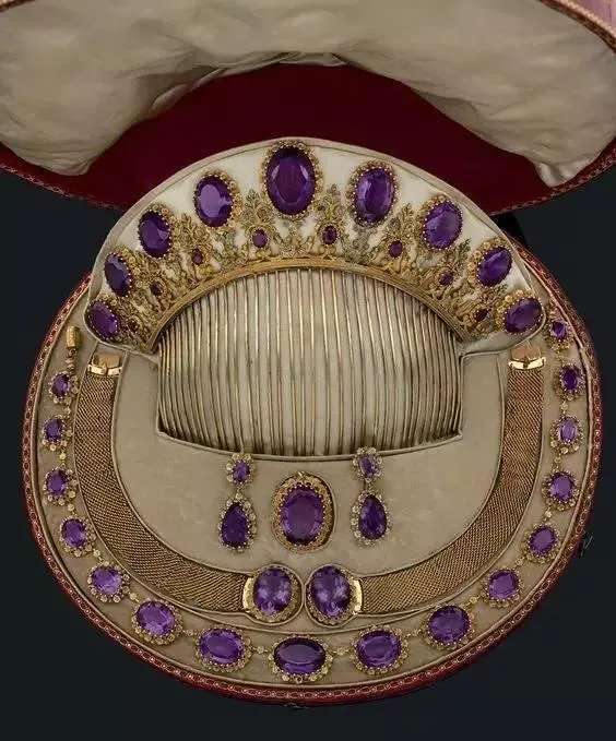  A beautiful amethyst jewelry set from France, dating back to the 1790s.