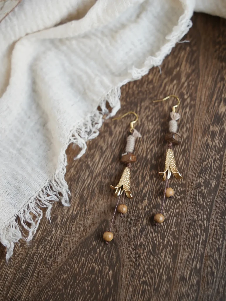 Lightweight autumn earrings handcrafted with natural wood and cotton thread for daily comfort.