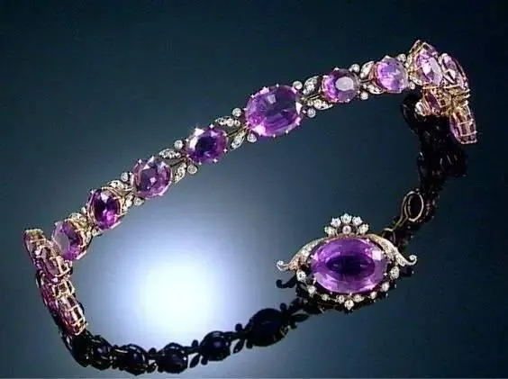 An antique British hair ornament and a matching brooch.