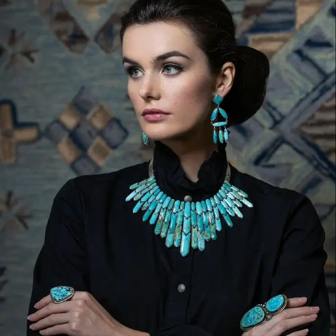 An illustration of a female model wearing turquoise earrings and a bracelet, showcasing the charm of the jewelry.