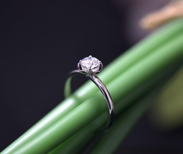 Diamond ring, 0.40 carat, redesigned by Peonyjewels, with lotus halo setting for more sparkle and fire
