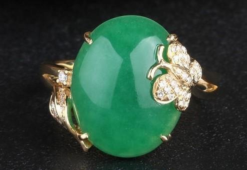 Jade-set jewelry showcasing cabochon stone mounted to conceal minor flaws – Gemstone Jewelry Buying Tips.