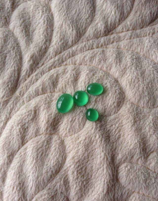 Muna jadeite, showcasing its rare and high-quality color foundation, known for its exceptional texture and beauty in jadeite craftsmanship.