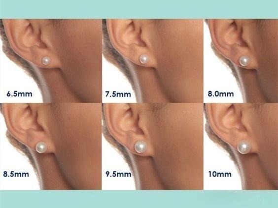 Visual guide from the Women’s Jewelry Size Guide showing how different sizes of pearl stud earrings look when worn.