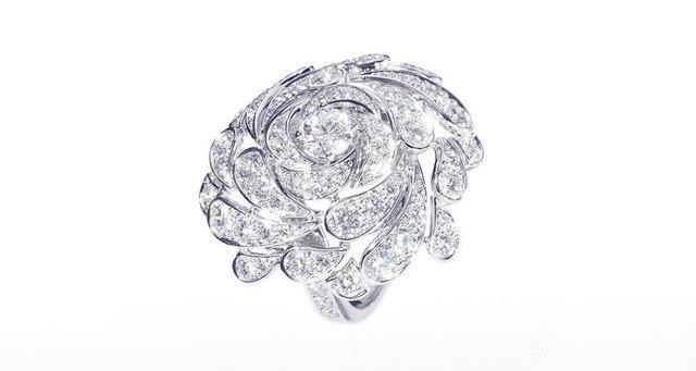 A ring where the diamond seamlessly integrates into the band design, creating a smooth and cohesive look that enhances the overall elegance and style.