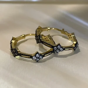 Elegant 925 sterling silver vintage hoop earrings with tubular design for professional women.