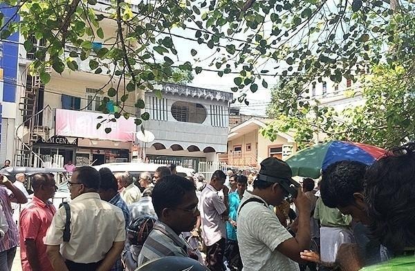 A view of a corner of the Beruwala gem market in Sri Lanka, illustrating the coastal trading environment of this major sapphire hub.