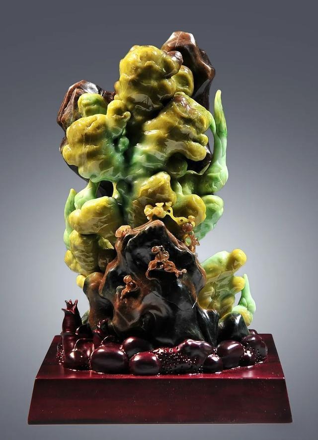 Jade ornament displaying dull yellowish-brown hues. Bright, vivid yellow dushan jade is rare; this color is typical and holds lower value.