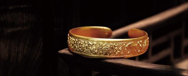 Gu Fa Gold bracelet with subtle matte finish, handcrafted using traditional techniques, elegant without being overly shiny or dull