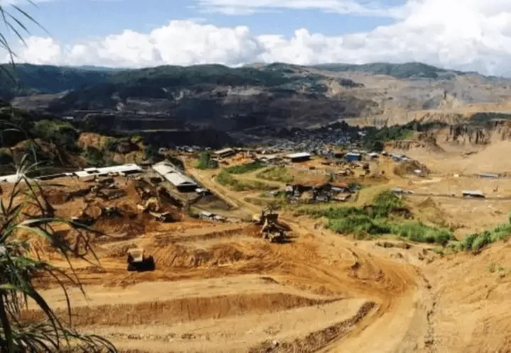 Jadeite mining area, also called changqu, where multiple jadeite pits cluster together in a natural source region.