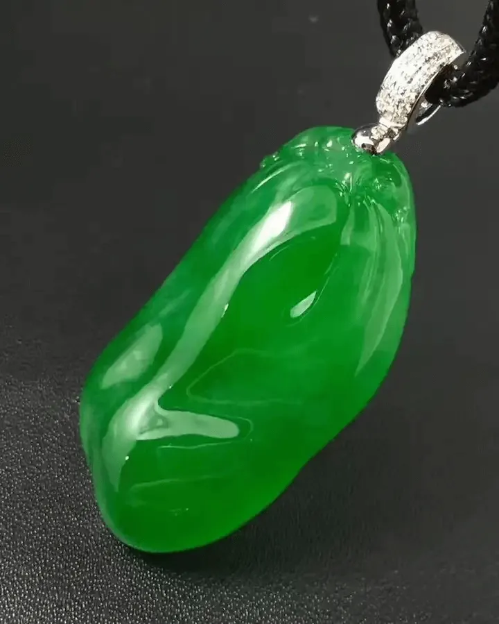 Peonyjewels custom waxy jadeite pendant, smooth and opaque, fine texture