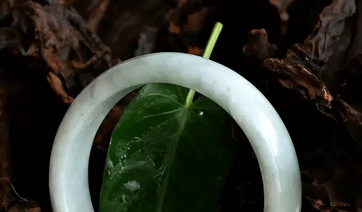 New pit jadeite bangle from Peonyjewels with coarser texture and lower transparency
