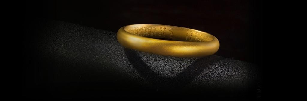 Plain Gu Fa Gold bracelet featuring traditional Chinese hammering and delicate goldwork techniques