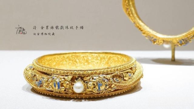 Qing Dynasty gold filigree bracelet with dragon and pearl patterns, showcasing stacked fine gold threads and intricate traditional craftsmanship