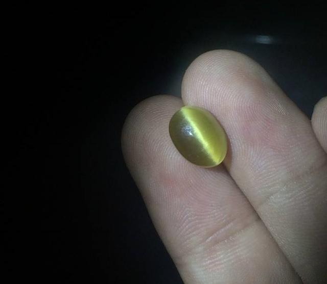 Glass synthetic cat’s eye gemstone with smooth, even base and surface, unlike natural cat’s eye stones