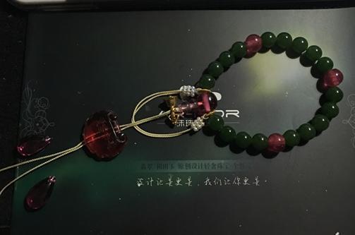 Shibazi beads arranged for stringing, showing the sequence before connecting the main cord to the hanging loop and Buddha Head.