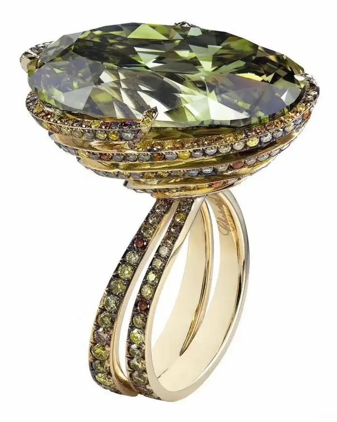 The Chopard ring, featuring the 31.32ct oval cut color-changing centerpiece gemstone.