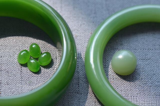 Comparison of different green Nephrite Jade Price Guide qualities.