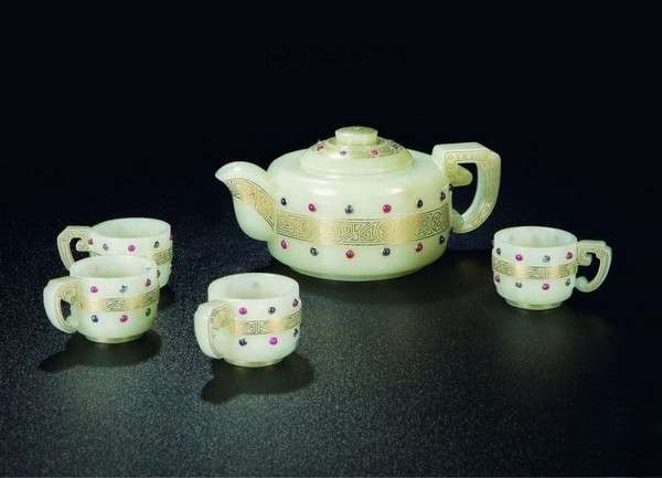 Master Ma Jingui's gold-inlaid jade teapot.
