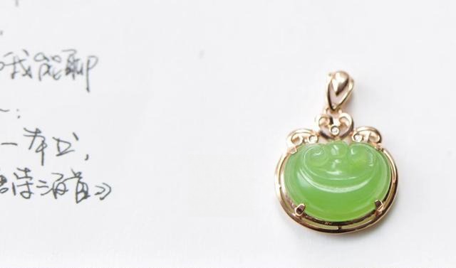 PeonyJewels Apple Green Ruyi Nephrite pendant.