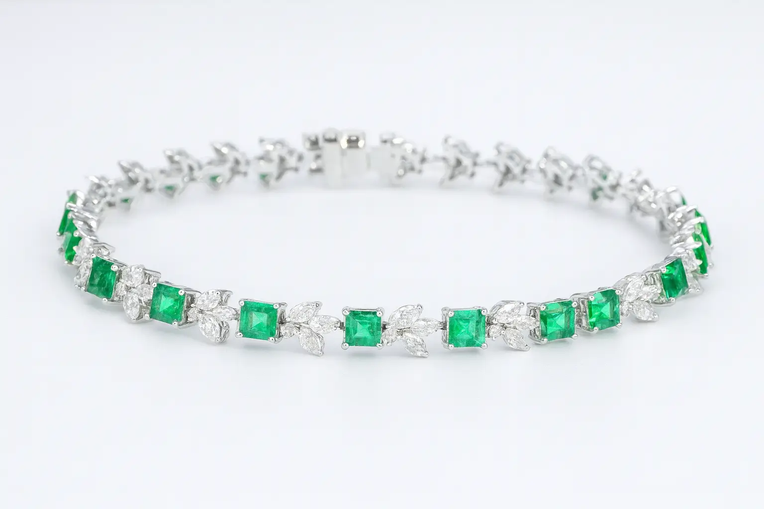 Featured image: Custom 18k gold bracelet by PeonyJewels, meticulously set with natural emeralds and brilliant cut diamonds.
