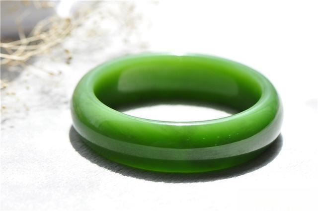 PeonyJewels Premium Spinach Green Russian Nephrite bangle.