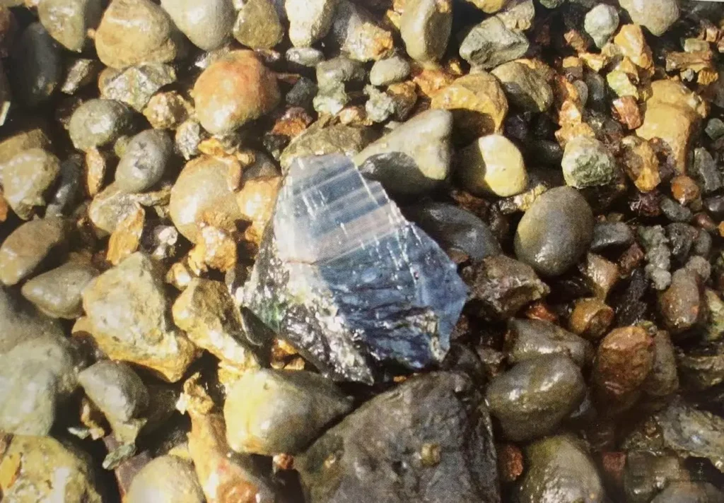 Natural blue, green, and yellow sapphires from Chanthaburi, showcasing diverse Thailand gemstones.