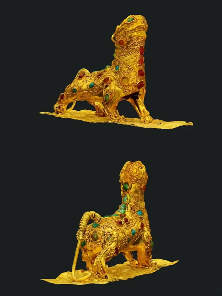Two “Jin Bixie” gold mythical beasts, measuring about 5 cm, showcasing exceptional granulation craftsmanship.