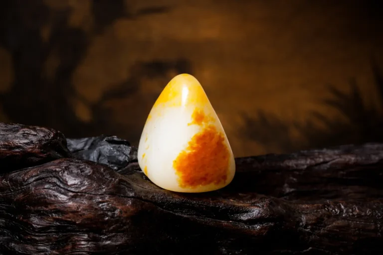A high-quality Xinjiang Hetian seed jade stone with natural gold skin.
